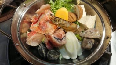 【主廚發辦火鍋套餐】火鍋或涮涮鍋、刺身及其他7道菜任選 + 120分鐘【暢飲】⇒ 7,500日圓(含稅)