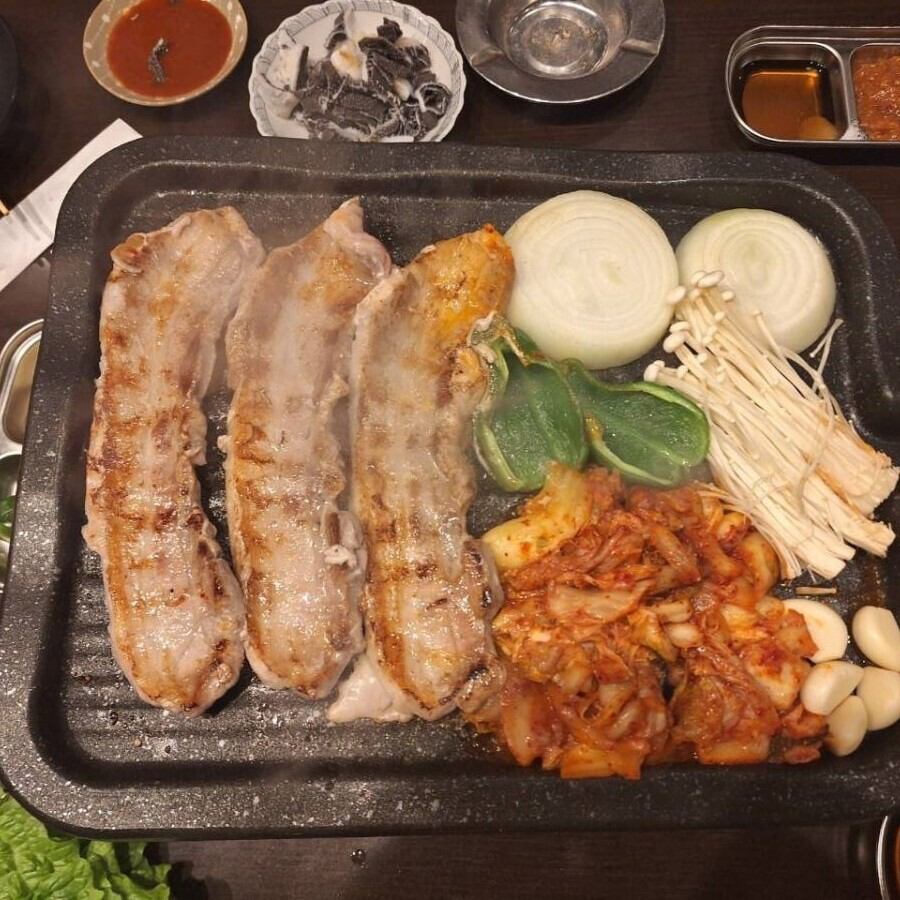 We also offer a samgyeopsal course.Check the course section for details!