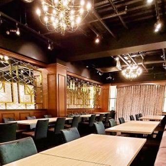 [5F] A high-quality adult space with a gorgeous atmosphere ♪ A unique floor with a chandelier in the center of the venue ♪ Suitable for seating parties of 30 to 100 people and standing parties of 120 people ♪ Layout can be adjusted to suit your needs Free♪