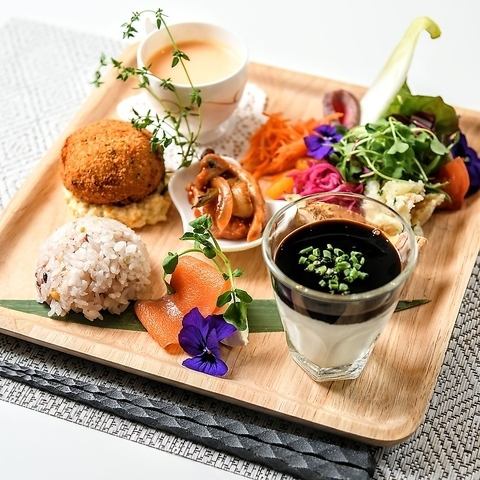 [Lunch] Gorgeous Bonlaine plate ♪ With a nice dessert ♪