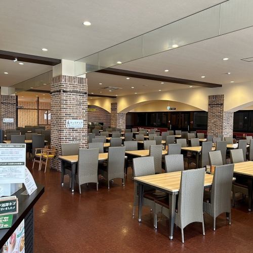 広々とした店内でランチにディナーに使い勝手◎