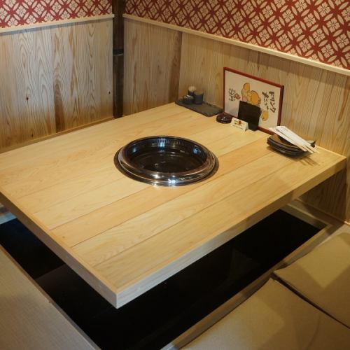 차분한 분위기와 넓은 공간에서 야키니쿠 시간을 만끽