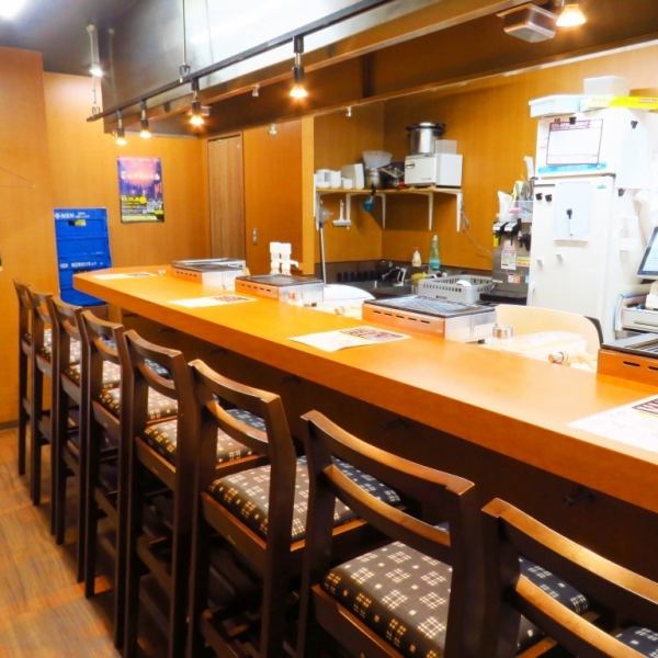 店内はカウンター席のみのアットホームな雰囲気で、お一人様でも気軽にご利用いただけます♪大阪・京橋の人気焼肉店の味を、お仕事帰りにぜひご堪能ください。