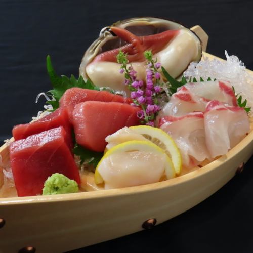 Enjoy our carefully selected Japanese cuisine and sushi.