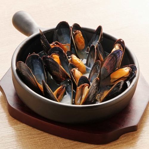 Beer steamed mussels