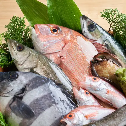 漁港や市場から仕入れた新鮮な魚を使用しています♪