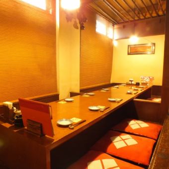 The first floor private room style seats are two types with different atmosphere