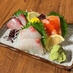 Assortment of 3 kinds of sashimi