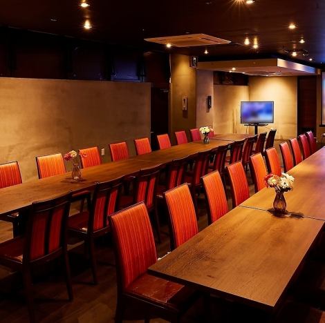 店内レイアウト・照明、音響自由!当店ではお客様のご要望に合わせて、レイアウトや照明、音響まで自由にできます。もちろんプロジェクターやマイクの使用もOK。飲みたい!食べたい!遊びたい!是非ご相談ください♪