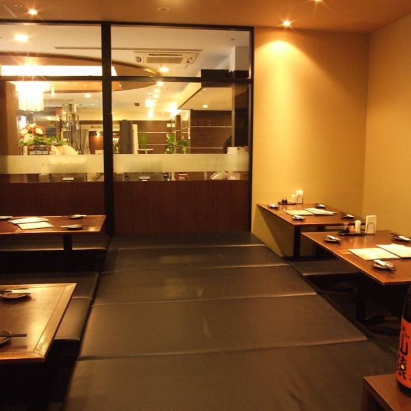 2名様～20名様☆掘りごたつ座敷席☆モダンな落ち着いた雰囲気が広がっている店内は、20人迄OKの靴を脱いであがる掘りごたつあり。
