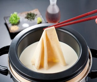 大豆の香り　引き上げ湯葉