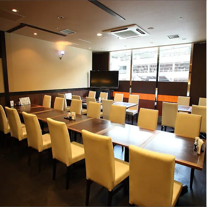 [Table seating | 6 tables for 4 people] Suitable for a wide range of uses, from lunch to parties