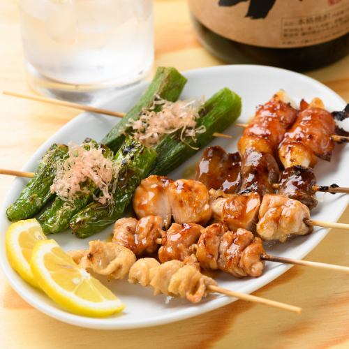 [You can't go wrong with the juicy morning pull of Awaji chicken!] From 110 JPY (incl. tax) per skewer *Minimum order of 2 skewers is possible