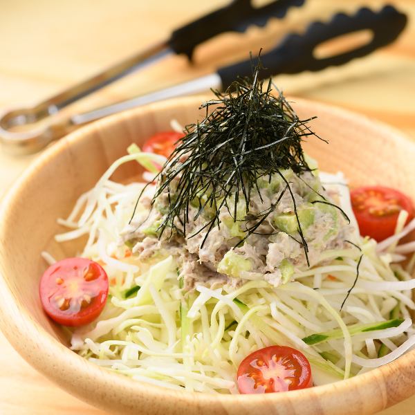 [Simple seasoning and fun texture are addictive ☆] Avocado and homemade tuna salad 638 yen (tax included)