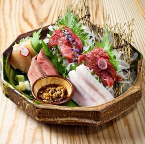 [I want meat lovers to eat] Assorted meat sashimi