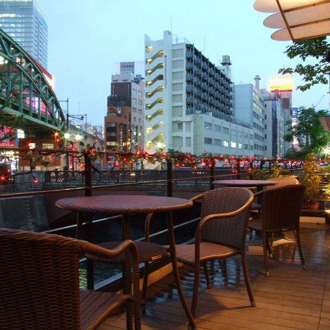 The terrace seats along the Kanda River are special seats!