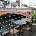 神田川沿岸的露台座位是特別座位！