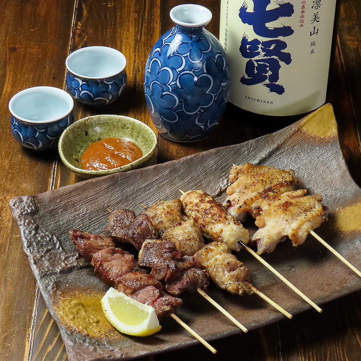 落ち着いた空間で炭火焼の串焼きをぜひ！！