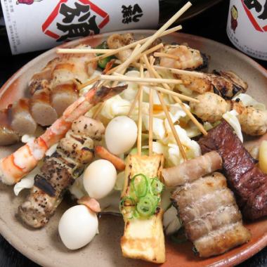 “Ode”汇集了所有著名的串！！肉丸和盐烤虾等受欢迎的串可以一次性享用！！12个套餐2992日元