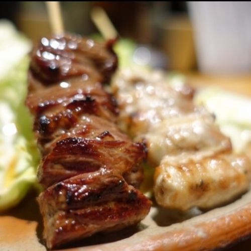 一道廣受歡迎且令人滿足的烤雞串料理