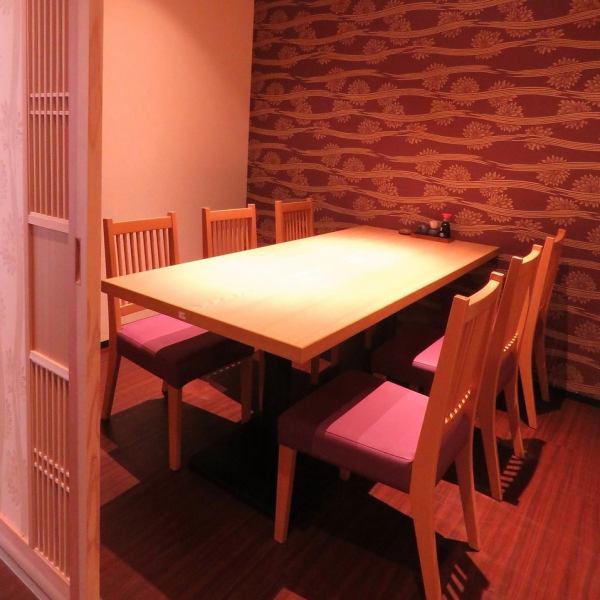 [私人餐桌室]我们准备了一个私人餐桌室，即使是少数人也可以放松◎请用于朋友，家人和各种餐点！