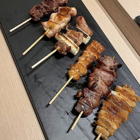 地鶏と銘柄鶏を使用したこだわりの串！その他おつまみも豊富