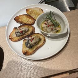 牡蠣のコンフィバケット添え