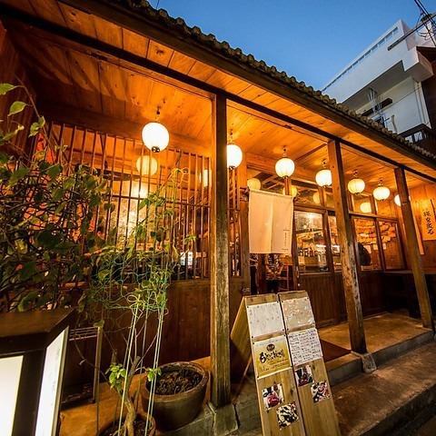 A 75-year-old traditional house on the back of Kokusai Street!One drink, two drinks, everyone is welcome! Customer service first! We will deliver deliciousness and memories.There is also a private room "Kinkaku-no-ma" where you can fully enjoy yourself.