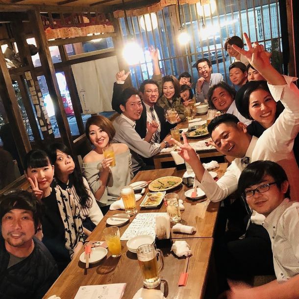 活気ある店内は接客第一主義を掲げています♪「お客様とスタッフの声」が響き、楽しい笑い声、わくわく心地よく賑やかな雰囲気こそ沖縄の居酒屋。一人飲み、お友達同士、家族連れ、団体様まで大歓迎！チェリチェリでの心のこもった交流は、ほっと安らぎ、温かく魅力的で、思い出に残る沖縄体験になると思います！