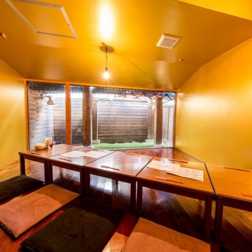 There is a private room for 12 people.Private rooms can be used by 2 people during the short-time business