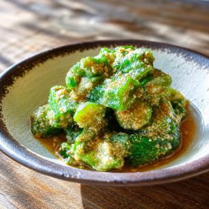 オクラの胡麻和え（ワサビが隠し味）
