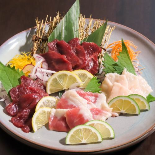 Assortment of two kinds of horse sashimi