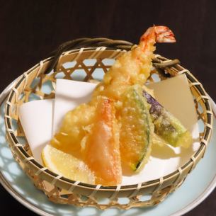 Pufferfish, shrimp and vegetable tempura
