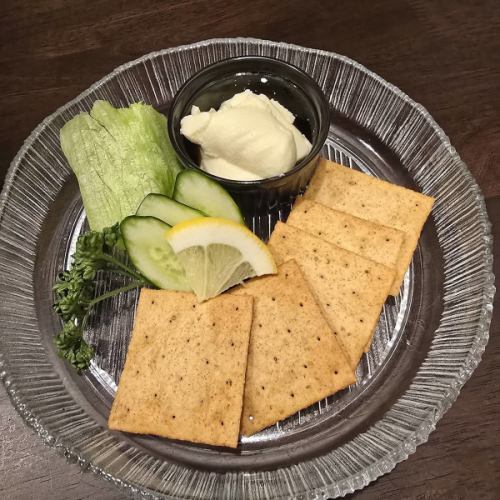 特製クリームチーズ(クラッカー添え)