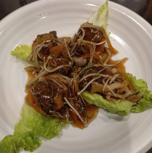 本日のおすすめ一品「カレイの唐揚げ野菜あんかけ」