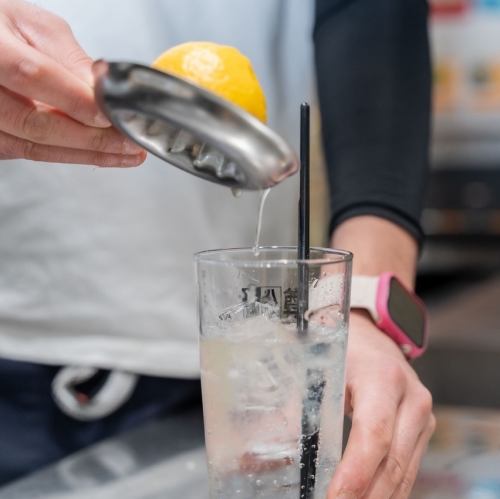 A perfect match for tempura: Fresh lemon sour made with carefully selected lemons.
