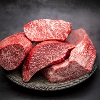 "Carefully Selected Lean Meat Course" includes rare cuts of Wagyu beef lean meat and thick-cut steaks (10 dishes in total)