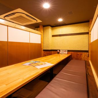 如果您想享受轻松的约会，又想拥有一些安静的二人世界，我们还提供可容纳两人的私人榻榻米包间。在私密空间里，尽情享受轻松愉快的时光。