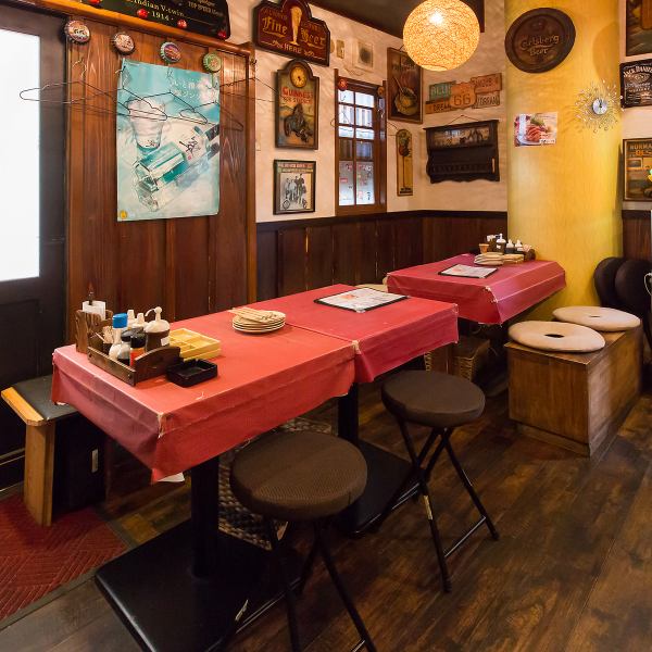 【店名や外観からは”いい意味で”想像できないアメリカンな空間】店内は、店主の趣味で集まったアメリカンな雑貨やインテリアに溢れたお洒落な雰囲気。そんな空間も楽しみながら、落ち着いてゆったりとお食事がお楽しみください◎