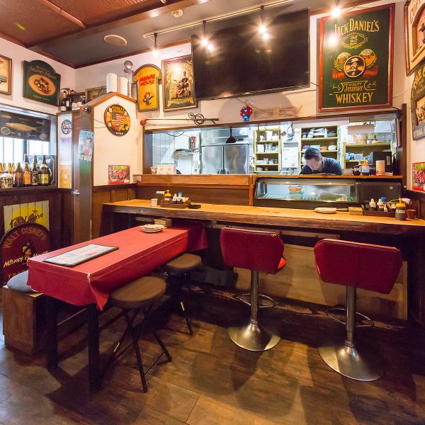 【おひとり様～貸切まで！シーンを問わずご利用ください】お席はカウンター席に、様々な人数に対応可能なテーブル席を完備。お仕事帰りのサク飲みから会社やご友人との飲み会、貸切でのご宴会まで、人数やシーンに関わらずご利用いただけます♪