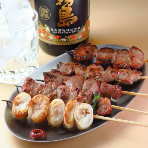国産精肉を使った手作りもつ焼きの串
