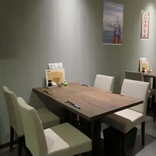 4名様用テーブル席となっております。