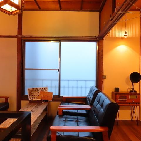 和モダンな空間にソファー席もあり、ゆったり食事を楽しめます♪