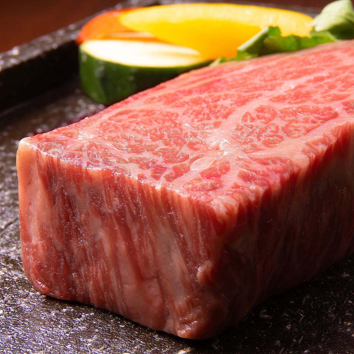 厳選お肉を堪能！黒毛和牛赤身ステーキ120gお肉のランチコース