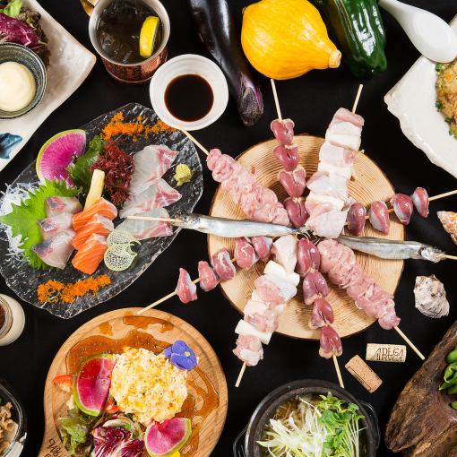 《宴會人氣》【烤雞肉串＆名產套餐】5種串燒、芝麻鰤魚等6道菜4500日元、含90分鐘無限暢飲