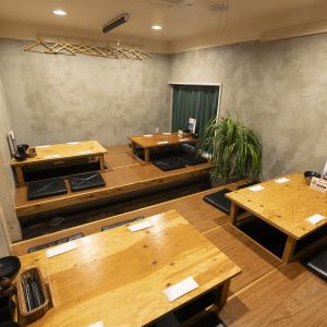The popular sunken kotatsu seats are perfect for small groups or banquets.Groups are limited to 15-20 people. *Please note that although we can accommodate up to 20 people, the space may be a little cramped.