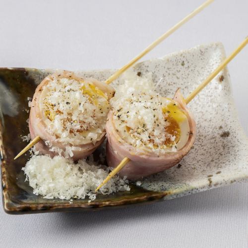 半熟卵の串ボナーラ