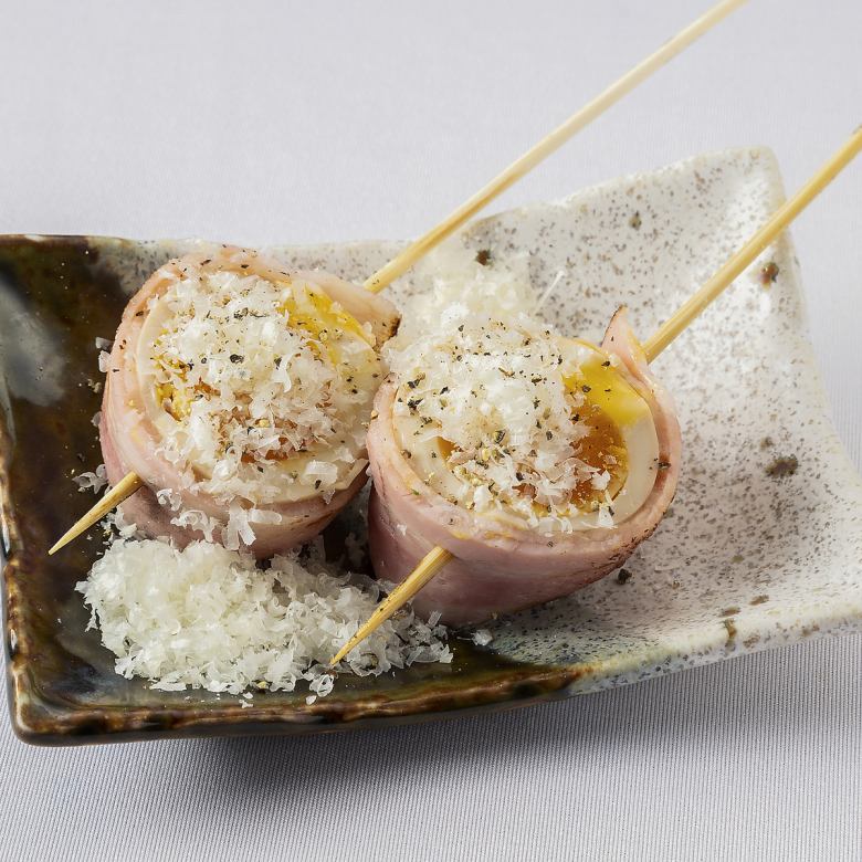 半熟卵の串ボナーラ