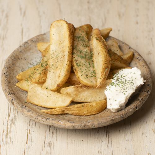 皮付きポテトフライ サワークリーム添え