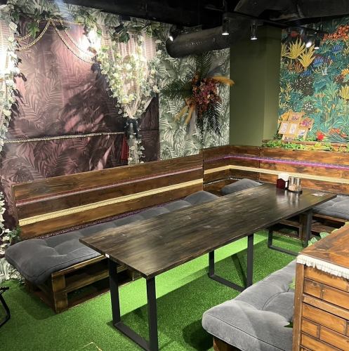 Sofa seating (1 seat for 10 people)